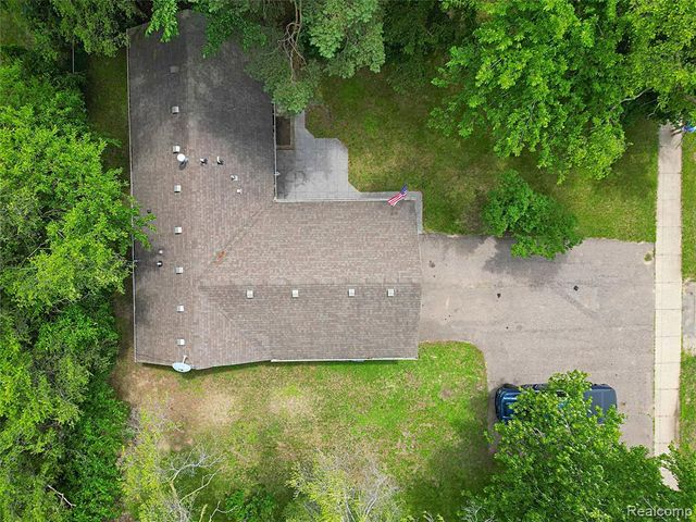 19554 Farmington Road, Livonia, MI 48152