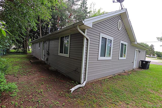 19554 Farmington Road, Livonia, MI 48152