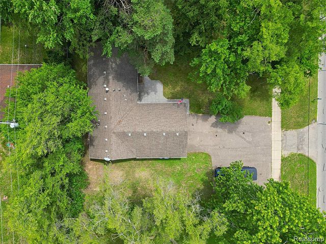 19554 Farmington Road, Livonia, MI 48152