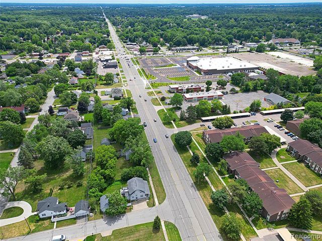 19554 Farmington Road, Livonia, MI 48152