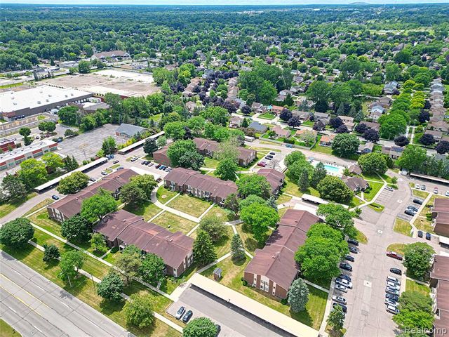 19554 Farmington Road, Livonia, MI 48152