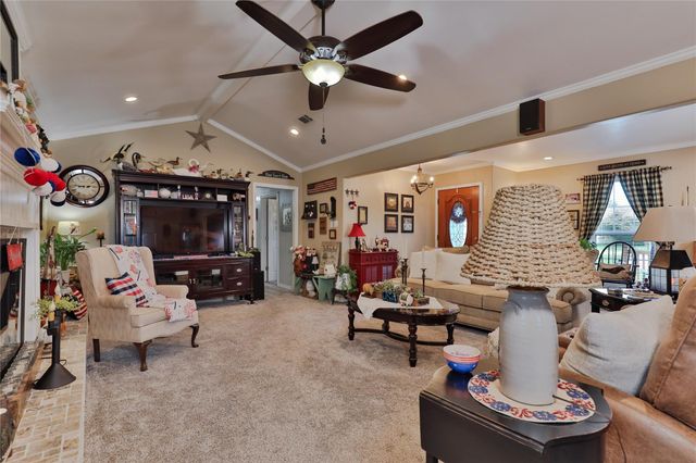 203 Tamarind Street, Lake Jackson, TX 77566