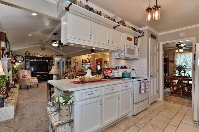 203 Tamarind Street, Lake Jackson, TX 77566