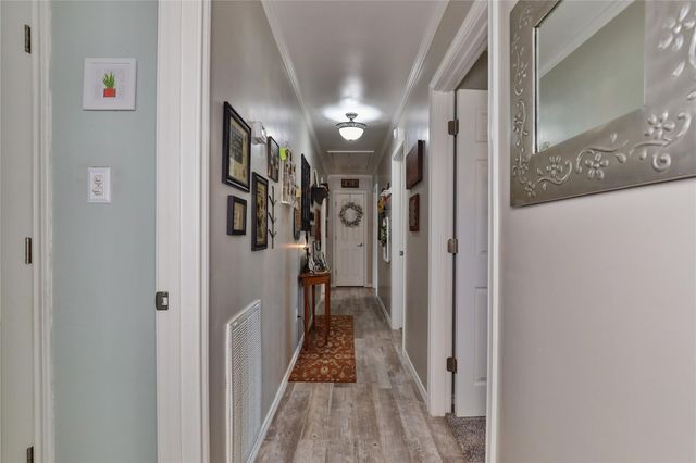 203 Tamarind Street, Lake Jackson, TX 77566
