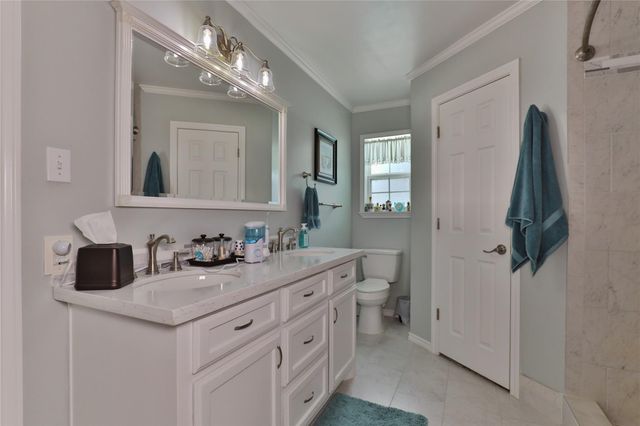 203 Tamarind Street, Lake Jackson, TX 77566