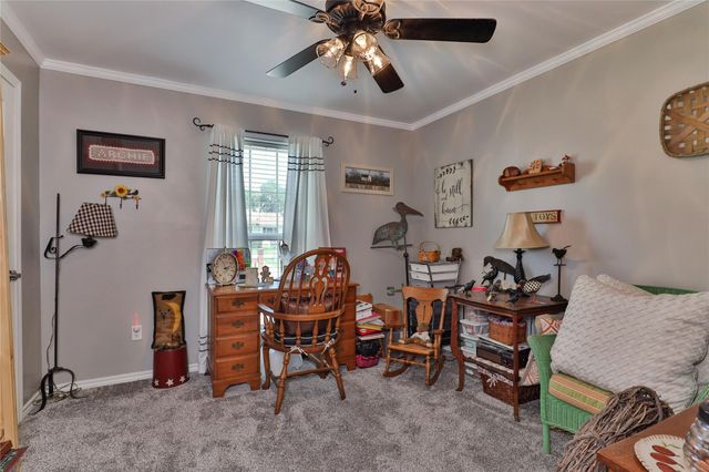 203 Tamarind Street, Lake Jackson, TX 77566