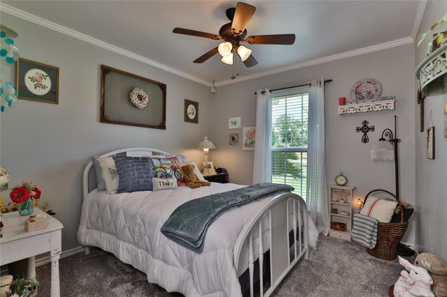 203 Tamarind Street, Lake Jackson, TX 77566