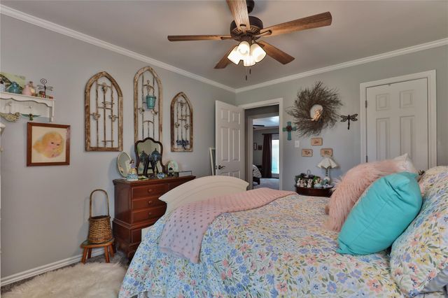 203 Tamarind Street, Lake Jackson, TX 77566
