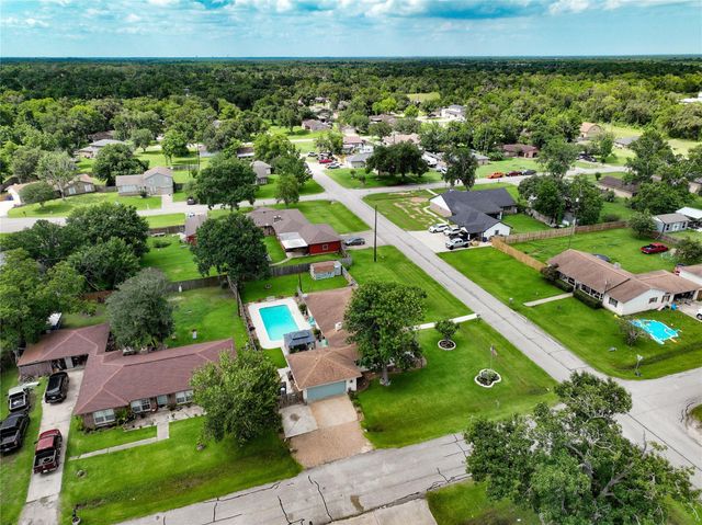 203 Tamarind Street, Lake Jackson, TX 77566