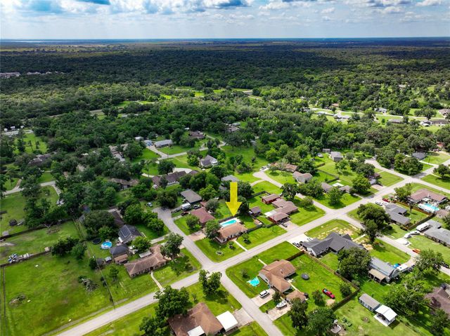 203 Tamarind Street, Lake Jackson, TX 77566