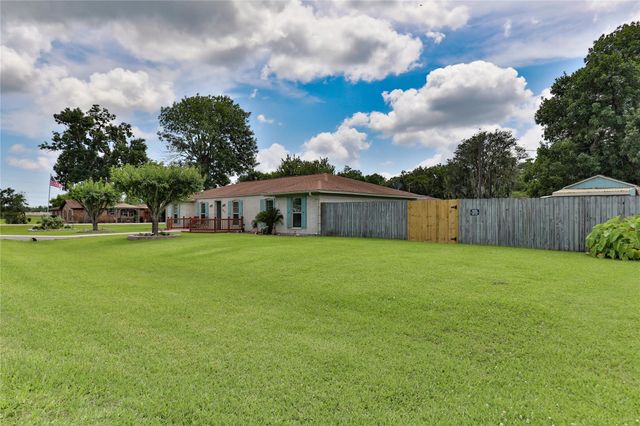 203 Tamarind Street, Lake Jackson, TX 77566