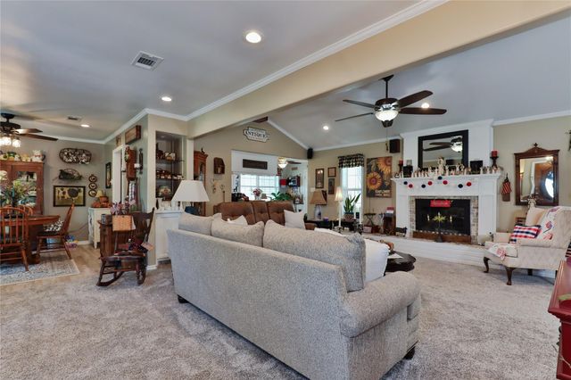 203 Tamarind Street, Lake Jackson, TX 77566