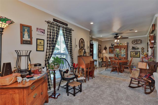 203 Tamarind Street, Lake Jackson, TX 77566