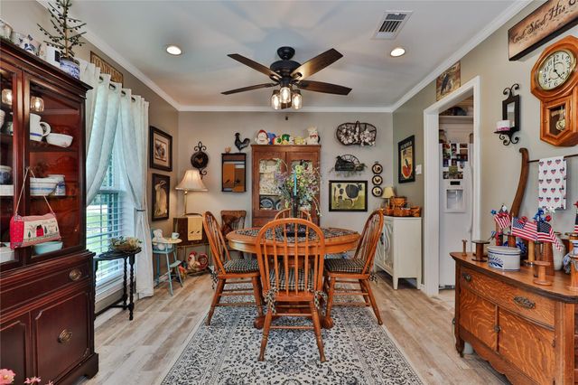 203 Tamarind Street, Lake Jackson, TX 77566