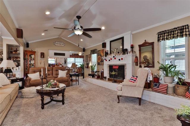 203 Tamarind Street, Lake Jackson, TX 77566