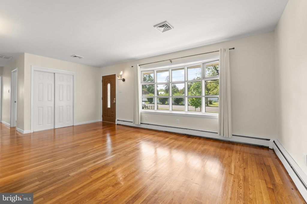 10 HOUGH ST, PEMBERTON, NJ 08068 — photo 2
