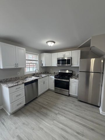 84 Cabot St 14, Beverly, MA 01915