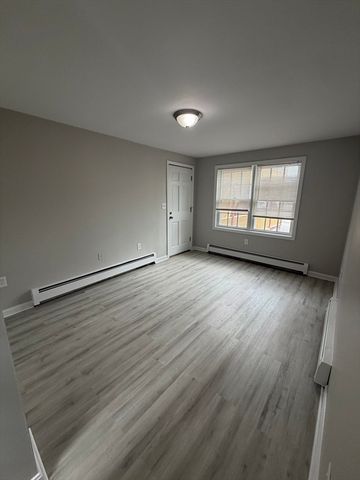 84 Cabot St 14, Beverly, MA 01915