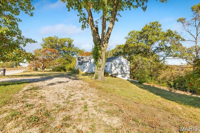 8617 Godfrey Road, Godfrey, IL 62035
