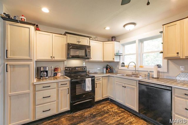 8617 Godfrey Road, Godfrey, IL 62035