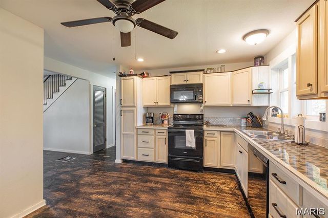8617 Godfrey Road, Godfrey, IL 62035