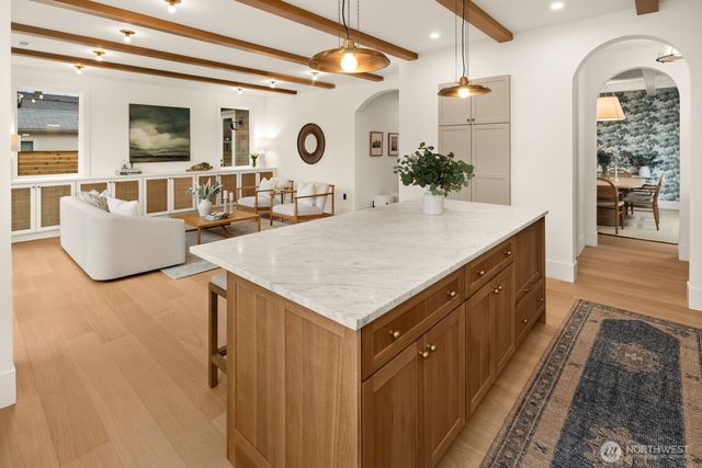 8221 22nd Avenue NE, Seattle, WA 98115