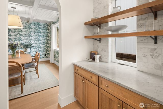 8221 22nd Avenue NE, Seattle, WA 98115