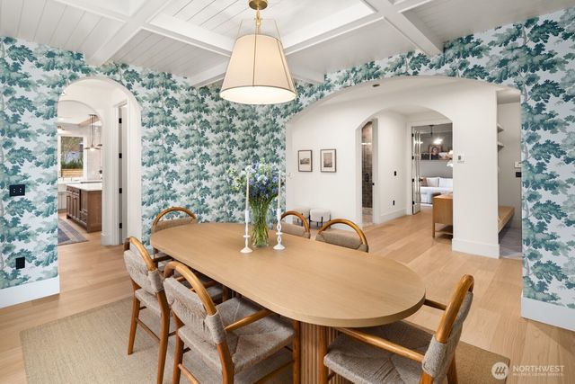 8221 22nd Avenue NE, Seattle, WA 98115