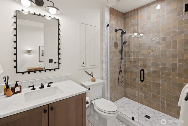 8221 22nd Avenue NE, Seattle, WA 98115