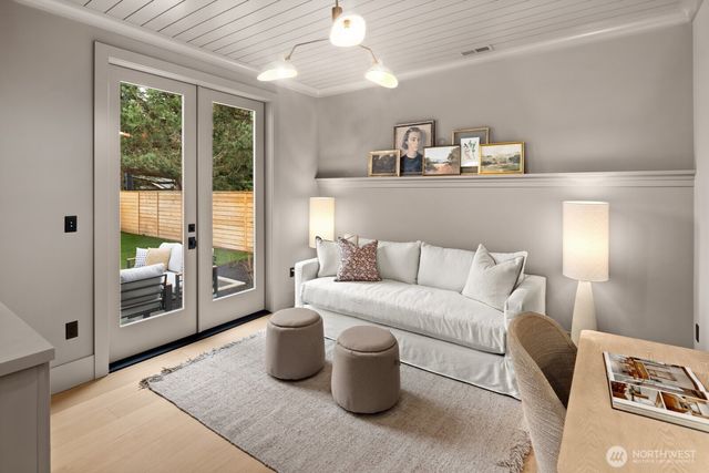 8221 22nd Avenue NE, Seattle, WA 98115