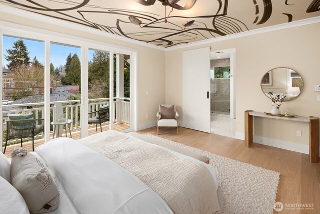 8221 22nd Avenue NE, Seattle, WA 98115