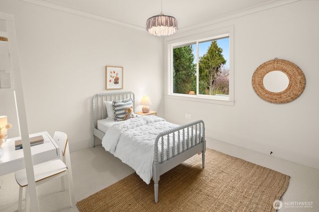 8221 22nd Avenue NE, Seattle, WA 98115