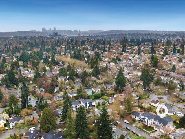 8221 22nd Avenue NE, Seattle, WA 98115