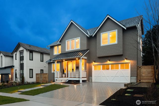 8221 22nd Avenue NE, Seattle, WA 98115