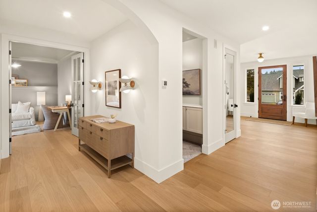 8221 22nd Avenue NE, Seattle, WA 98115