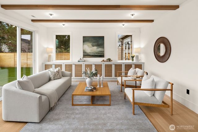 8221 22nd Avenue NE, Seattle, WA 98115