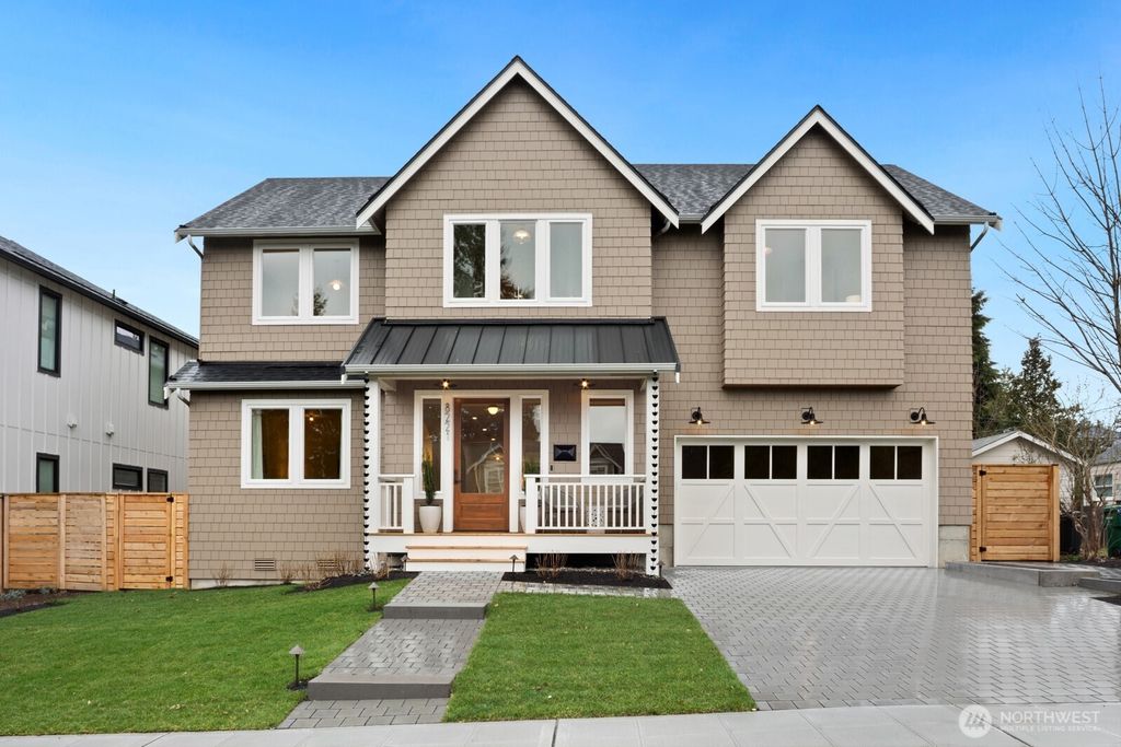 8221 22nd Avenue NE, Seattle, WA 98115