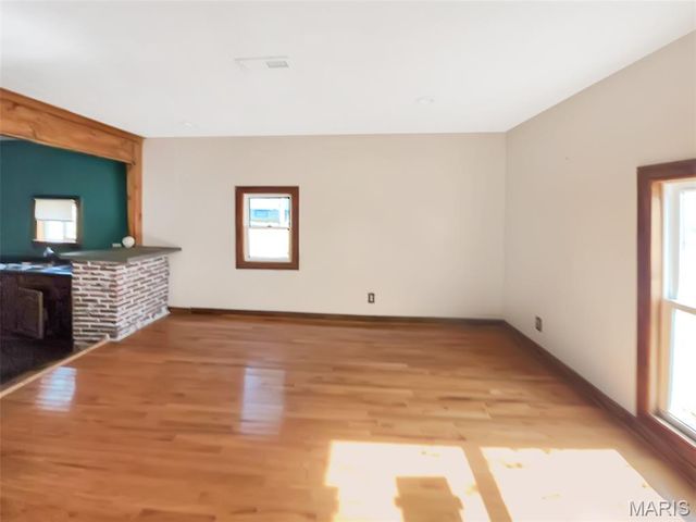 407 E Salling Street, Perry, MO 63462