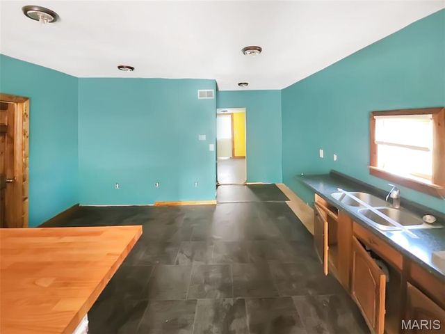 407 E Salling Street, Perry, MO 63462