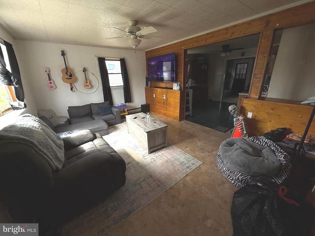 321 W CHESTNUT ST, Pottstown, PA 19464