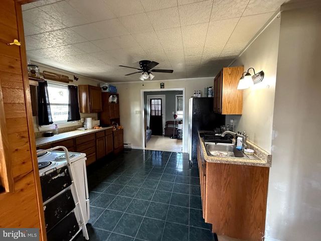 321 W CHESTNUT ST, Pottstown, PA 19464