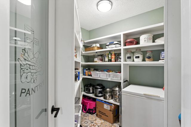 6892 AUGUSTA HILLS Drive NE, Rio Rancho, NM 87144