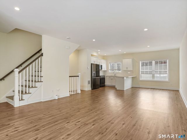 2 Beacon Square 5, Fairfield, CT 06825