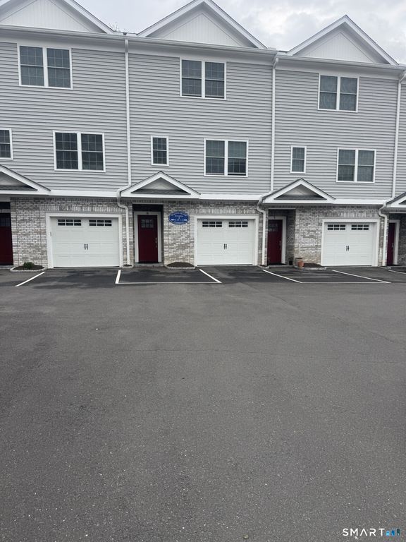 2 Beacon Square 5, Fairfield, CT 06825