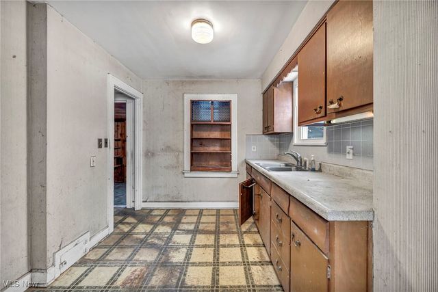 123 Ellenwood Avenue, Bedford, OH 44146