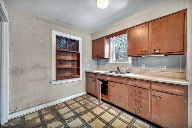 123 Ellenwood Avenue, Bedford, OH 44146