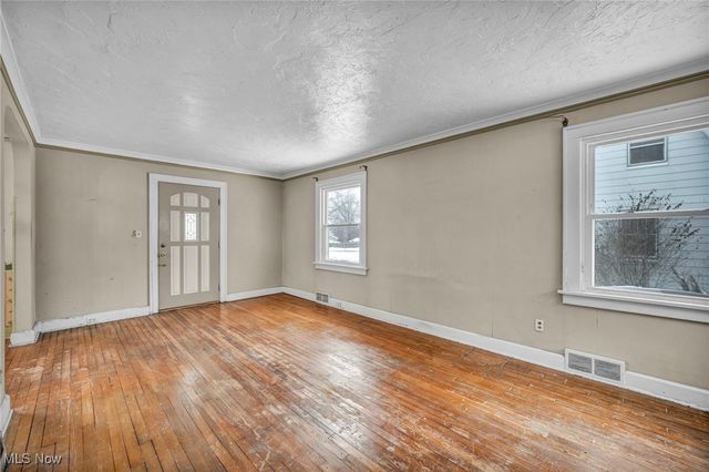 123 Ellenwood Avenue, Bedford, OH 44146