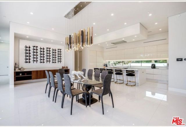 20141 Wells Drive, Woodland Hills (los Angeles), CA 91364