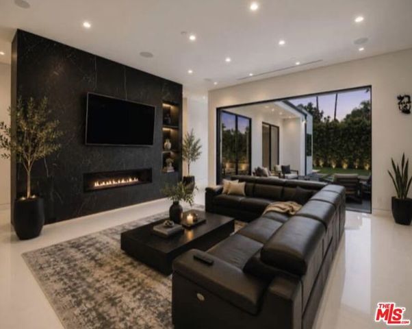 20141 Wells Drive, Woodland Hills (los Angeles), CA 91364