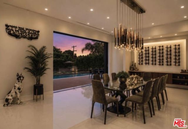 20141 Wells Drive, Woodland Hills (los Angeles), CA 91364